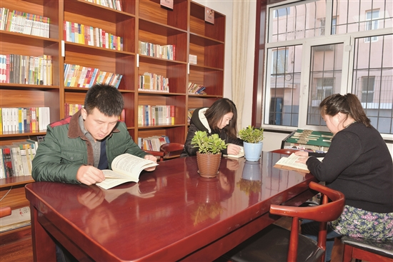 Library in Qingshan district sets up community branches