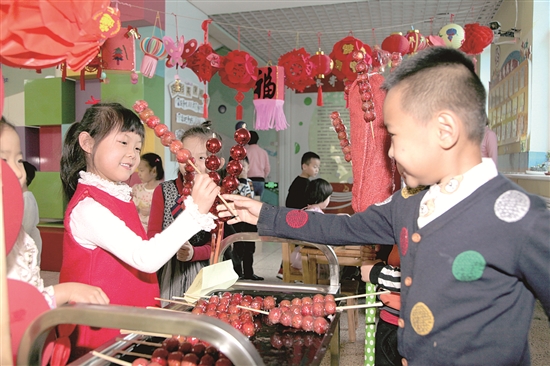 Baotou children learn Chinese traditions