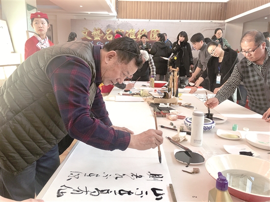 Local artists start campus tour in Baotou