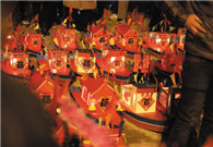Lantern festival lights up Dalian city