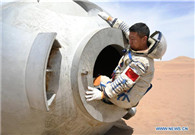 Chinese astronauts complete desert survival training