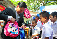 China holds charity event in Laos for primary school children