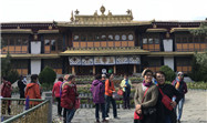 Discount prices draw travelers to Tibet