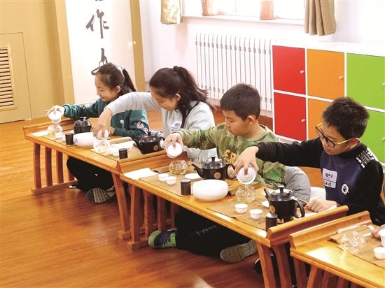 Baotou children learn Chinese tea culture