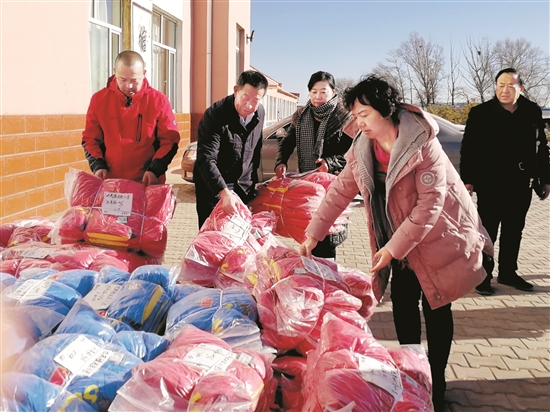 Winter clothing donations benefit Baotou students 