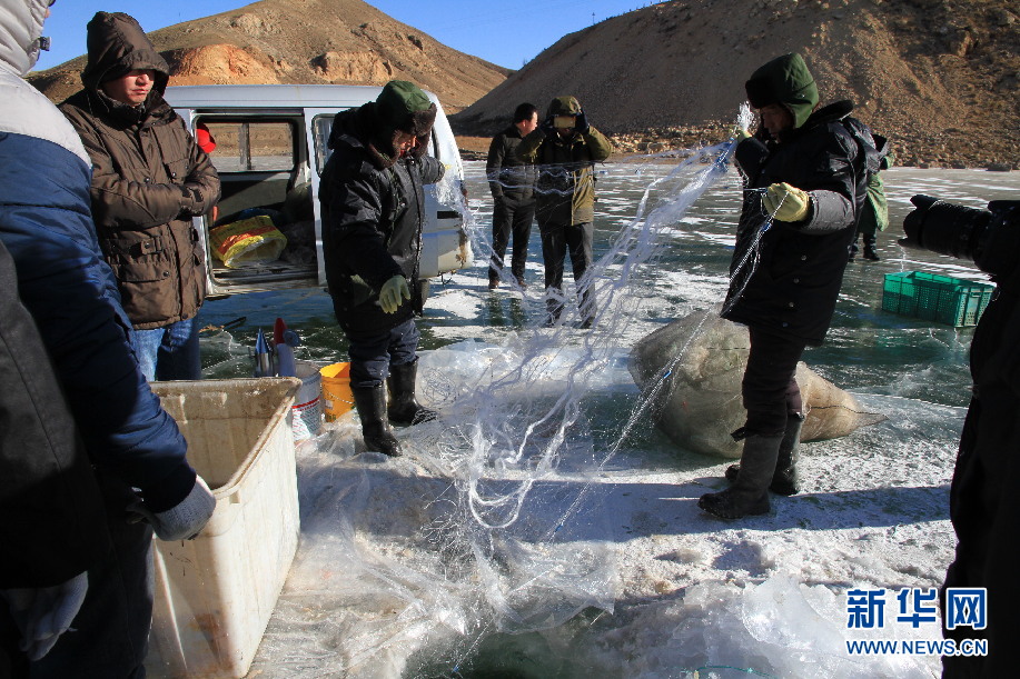 Fishermen smash through frozen reservoir for catch