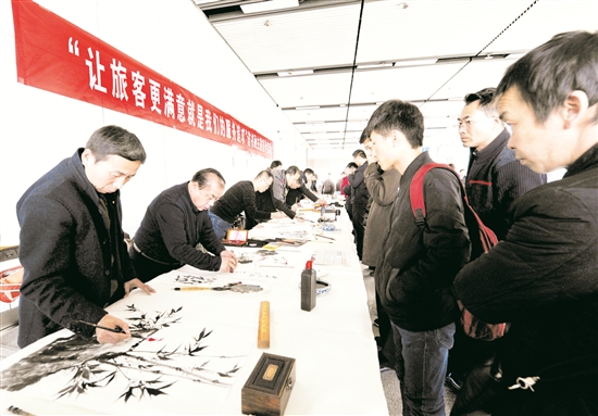 Calligraphy and paintings given to passengers in Baotou
