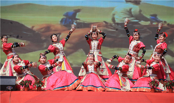 Performers stage dance shows during the opening ceremony of Yuquan Folk Festival in Hohhot.jpg