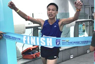 Runner breaks record for racing up Canton Tower