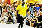 Overseas students host eco-friendly fashion show