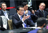 Premier proposes measures to strengthen East Asia financial stability
