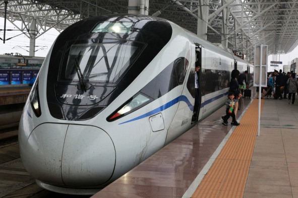 Hainan pilots E-ticket for island-looping high-speed trains