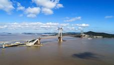 Frame of cross-sea bridge finishes construction in Zhoushan