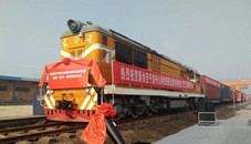 New cargo train route connects Ningbo-Zhoushan Port, Xinyu