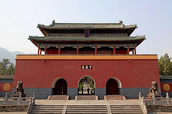 Historic Monuments of Dengfeng in the Center of Heaven and Earth