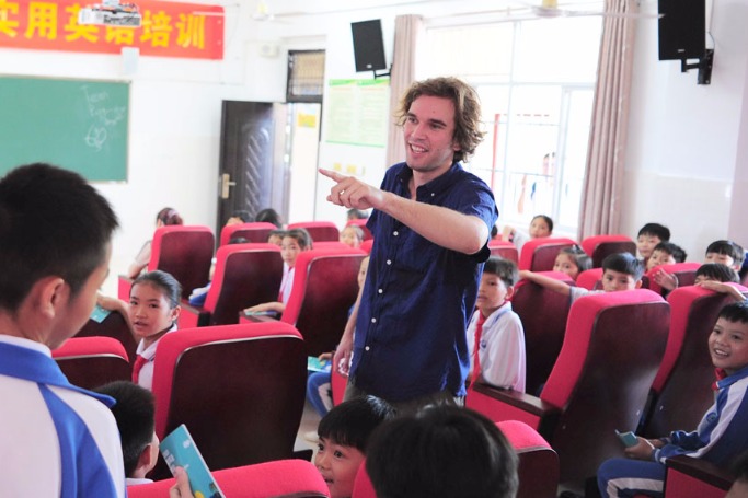 Hainan to promote language learning