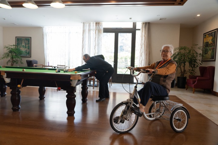 Long-term elderly care insurance program benefits 186,000 in Shanghai