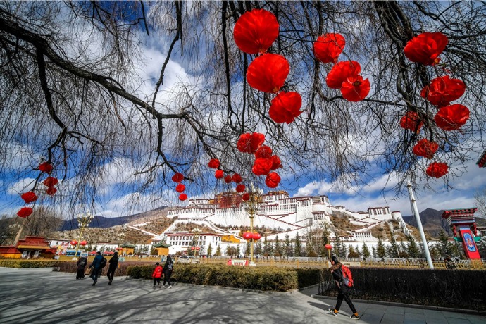 One day in Tibet, two New Year's celebrations