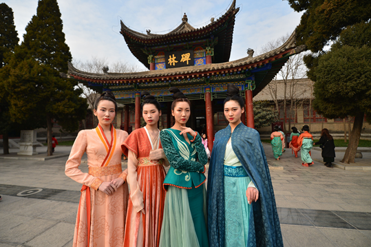 Tang-style Dress Show in ancient Xi’an