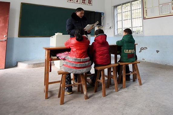 China to continue enhancing teacher education: official