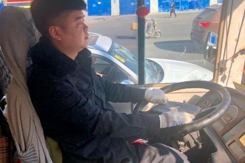 Bus driver learns English to offer better service to foreigners