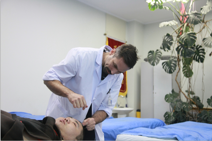 Hungary man's love of traditional Chinese acupuncture and massage