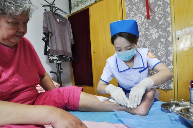 Nurses provide home services through app