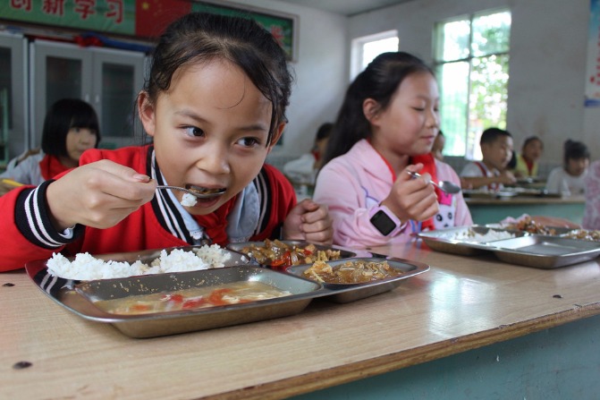 School administrators asked to eat with students to strengthen food safety