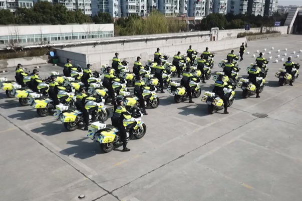 Video: Wuxi traffic police expand motorcycle unit