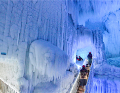 Visitors captivated by rare ice caves in Shanxi
