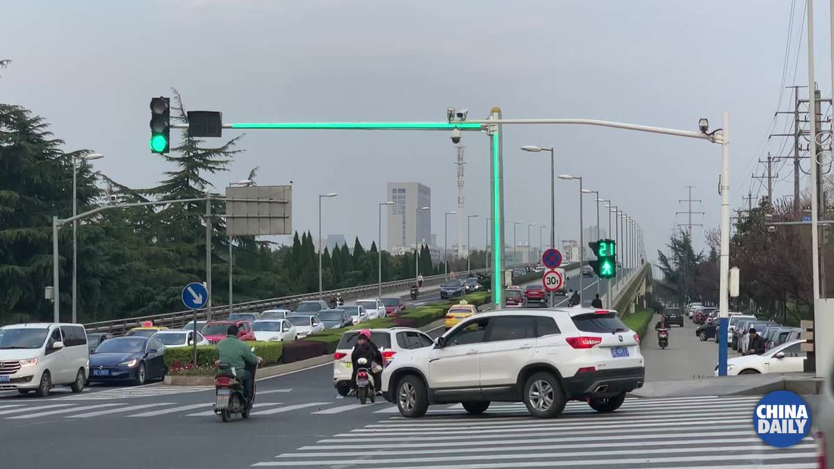 Video: New traffic lights appear in Jiangsu
