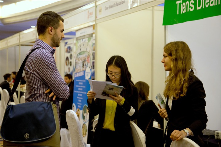 Brighter prospects lure Chinese abroad back to mainland