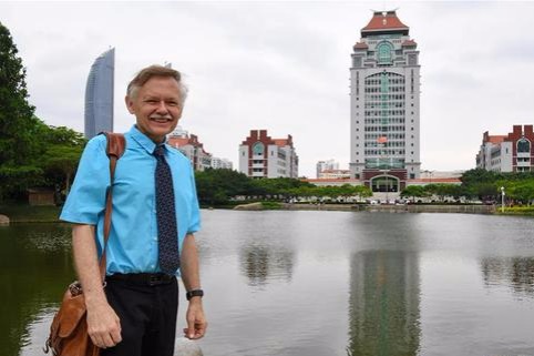 US professor gets Xiamen University's top award