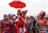 Wedding custom of Zhuang ethnic group performed in Du'an, China's Guangxi