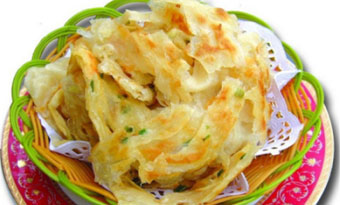 Chinese green onion pancake (葱花饼/Cong Huabing)