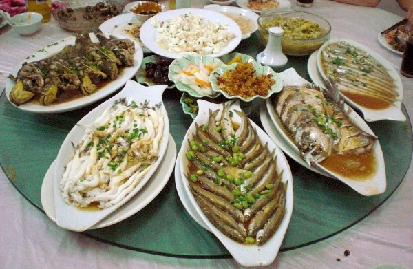 Hulun Lake fish feast (呼伦贝尔全鱼宴 "hulunbeierquanyuyan")