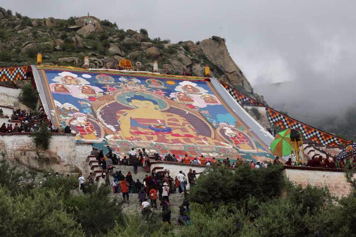 Rural tourism helps 32,000 shake off poverty in Tibet