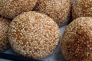 Fried Glutinous Rice Balls with Sesame (炸枣 zhazao)