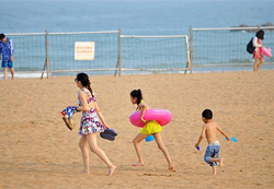 Ocean breezes ease summer heat wave