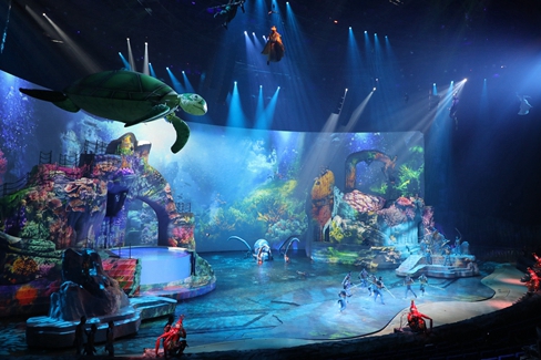 Large-scale high-tech stage show makes a splash in Qingdao