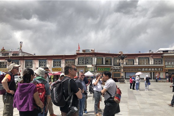 Over 360,000 visit Lhasa during May Day holiday