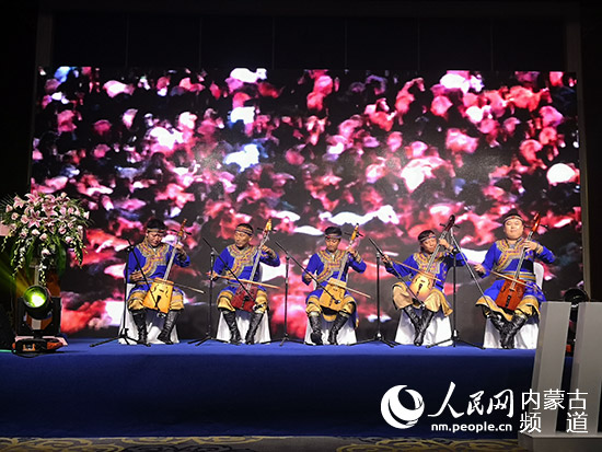 A Mongolian stringed instrument performance.png