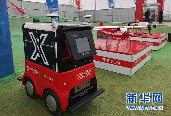 A driverless delivery vehicle and drones are pictured at the groundbreaking ceremony of the intelligent logistics park held in Hohhot, Inner Mongolia autonomous region on Sept 27.jpg
