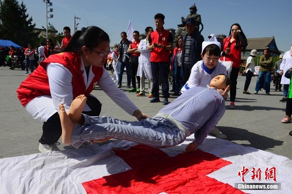 Hohhot Red Cross perform first aid.jpg
