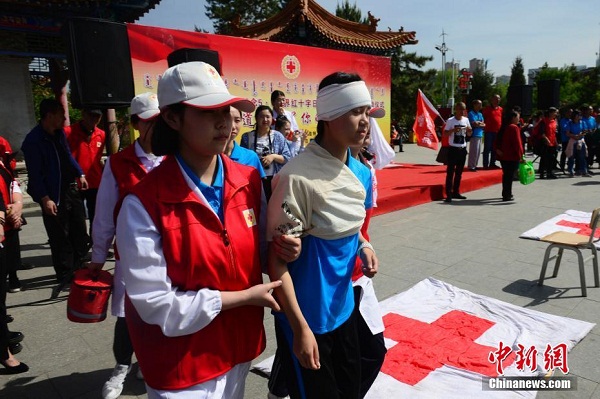 Hohhot Red Cross members bandage patients.jpg