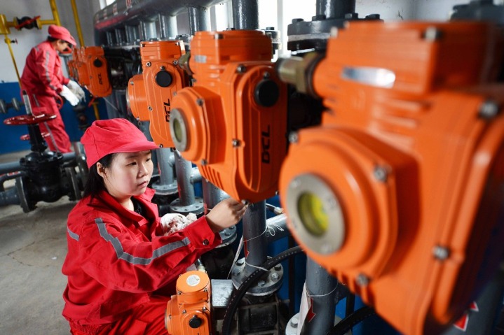 China cuts retail fuel prices