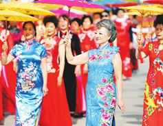 Qipao show marks Mother’s Day