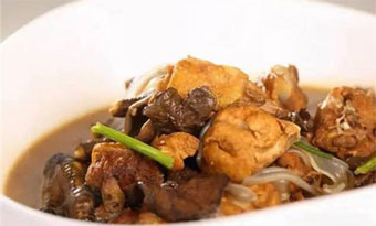 Stewed chicken with Laoshan mushrooms (崂山菇炖鸡/Lao Shan Gu Dun Ji)