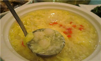Egg in sweet fermented rice soup (酒酿甜酒粑, jiu niang tian jiu ba)