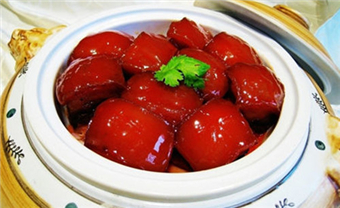 Chairman Mao's red-braised pork (毛主席红烧肉，mao shi hong shao rou)
